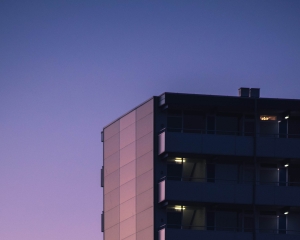 我们的生命里,不仅有着使人觉醒的力量,生命有时还会使人沉睡。善于生活的人,并不是一直清醒的人,有时是立即可以酣然入梦的人。