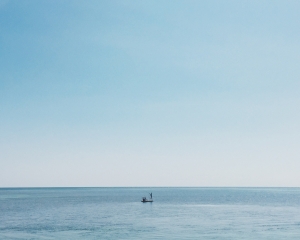 对于我来说,安逸就像是在错误的地点或者错误的时间里勾起的错误的回忆:人在孤独的时候宁愿不要安逸。