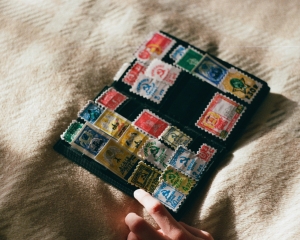 我们需要的是对于彼此弱点的谅解,只有能互相谅解的人,弱点才能变成并不可憎,甚至于反是可爱也说不定。